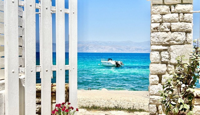 Beach House Christina with private heated pool