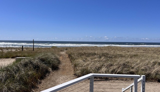Beach House; directly on the Beach!