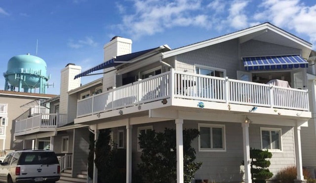 Beach house . Families and pet friendly. 217 82nd Street South