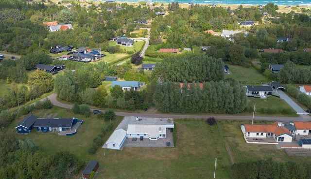 Beach house for 9 guests 400 m to the sea