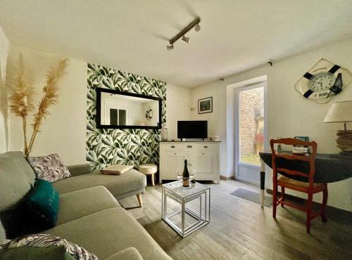 Beach House & Patio by Melrose