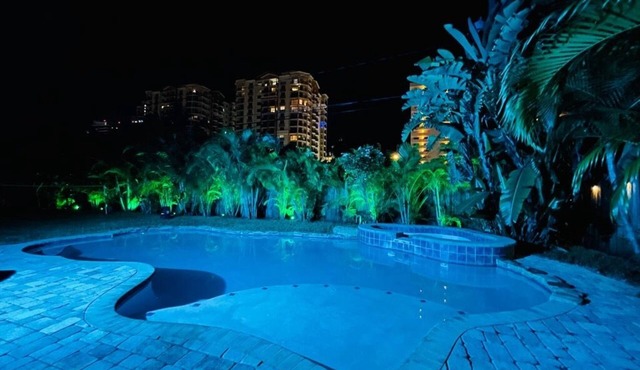 Beach House-Game room-Downtown-Heated Pool-HotTub