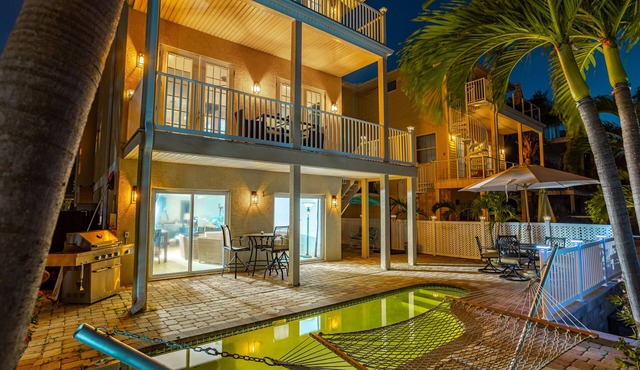 BEACH HOUSE GETAWAY! BEAUTIFUL WATER VIEWS & SUNSETS! PERFECT LOCATION!