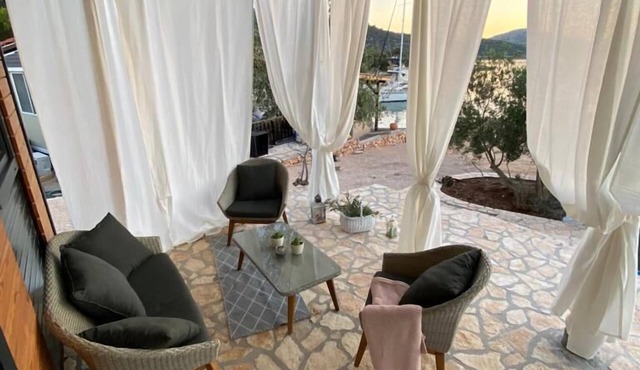 Beach house Hela - resort Bain, Žut - Kornati