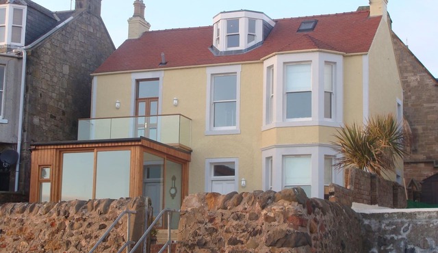 Beach house in Lower Largo with direct access to the sea and beautiful views