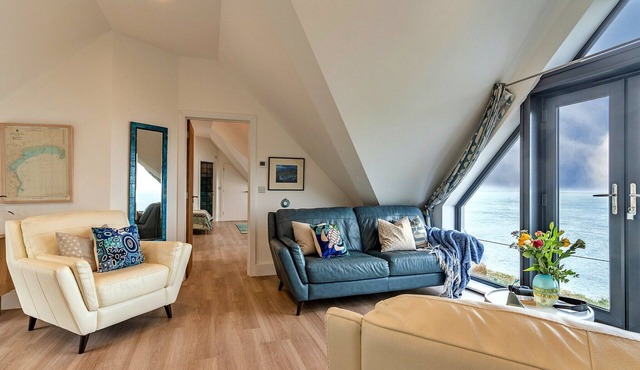 Beach House in Mousehole with Stunning Sea Views