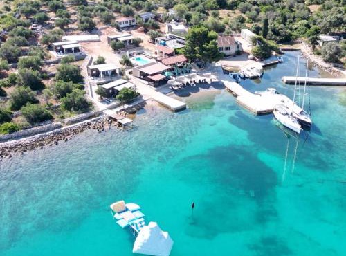 Beach house Lady - resort & tavern BAIN, free transport, pool, Island of Žut - Kornati