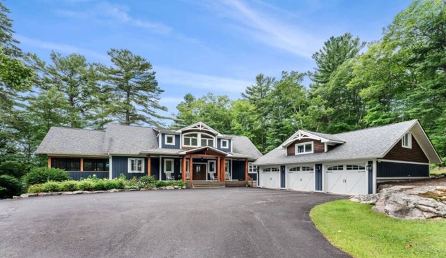 Beach House: Lake Rosseau Retreat with Private Beach, Hot Tub & Putting Green
