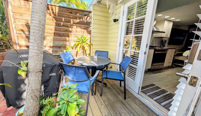 Beach House, Modern Old Town Studio Near Duval - New Listing Discount!
