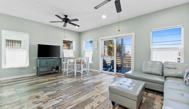 Beach House Near Beach Access, Sleeps 8, Balconies, Free Golf & Activities