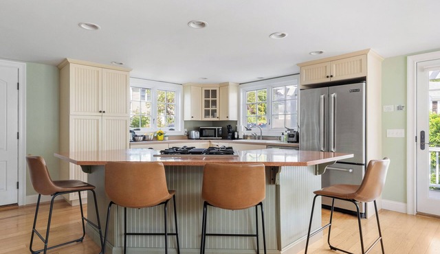 Beach House Near East Matunuck State Beach