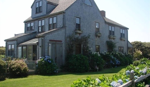 Beach House -New Jacuzzi Hot Tub, Mahogany Deck, Blue Stone Patio & Gas Firepit