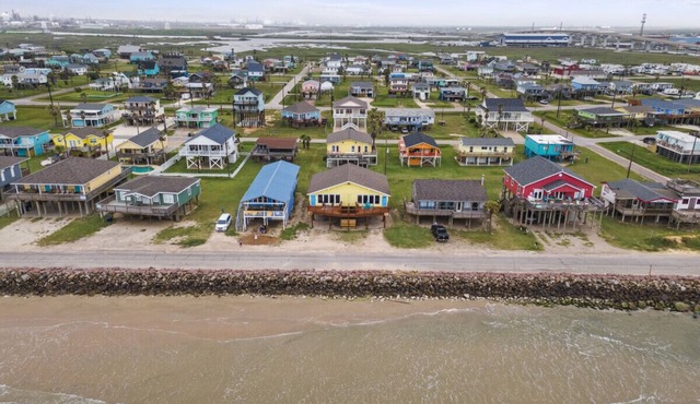 Beach House · Oceanfront 4BR, Peaceful, Cozy, Kids/Pet Friendly!