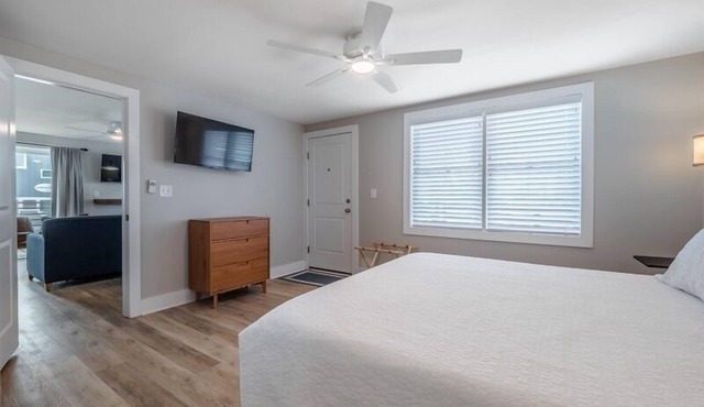 Beach House OKI - Premium King Suite in hotel on Oak Island, North Carolina