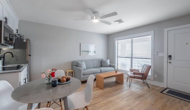 Beach House OKI - Two King Suite in hotel on Oak Island, North Carolina