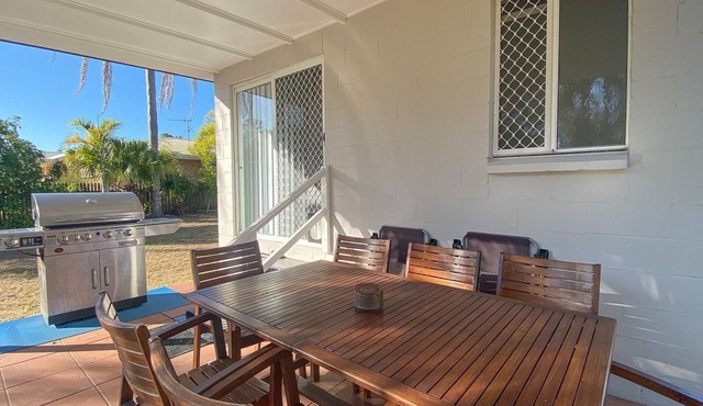 Beach House on Burrum- Close to beach- 3BR- WIFI-FOXTEL