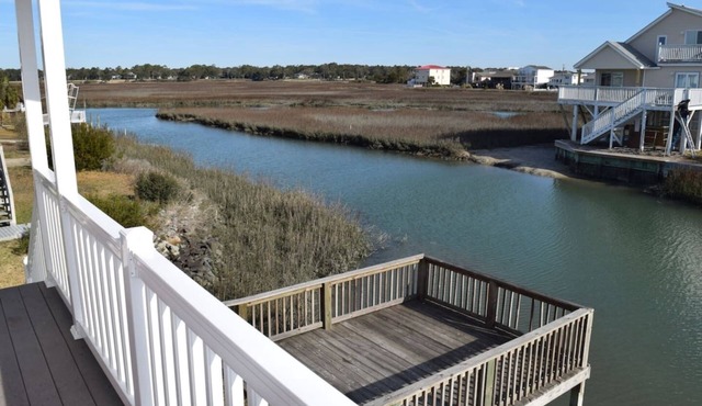 Beach House on Channel, Private dock,Walk to Beach
