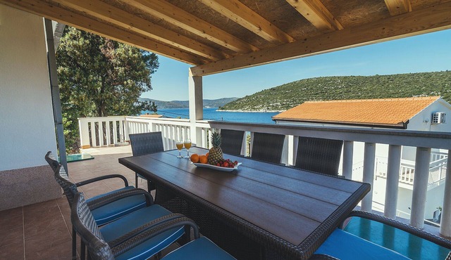 BEACH HOUSE ON ISLAND, HEATED POOL,PRIVAT BEACH, SPLIT COUNTY