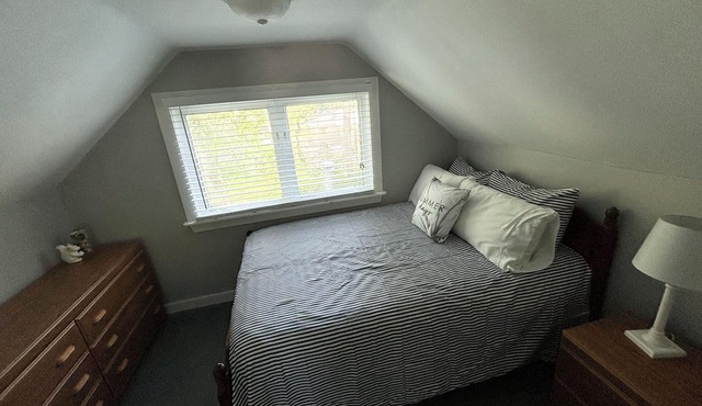 Beach house on pleasant beach!nCottage steps from the beach on Lake Erie
