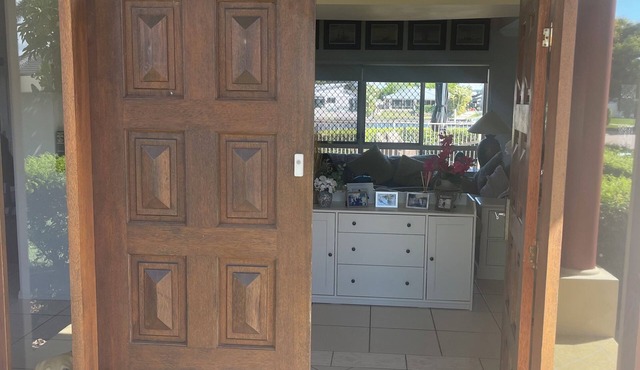 Beach House on the Gold Coast Canal - Room 1