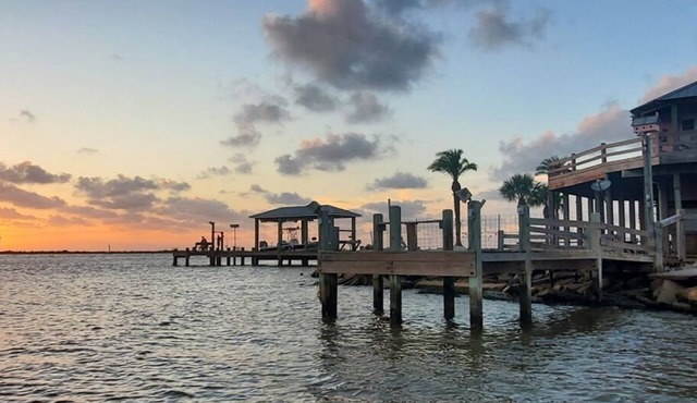 Beach House on the Bay - Fisherman's Paradise on the bay!