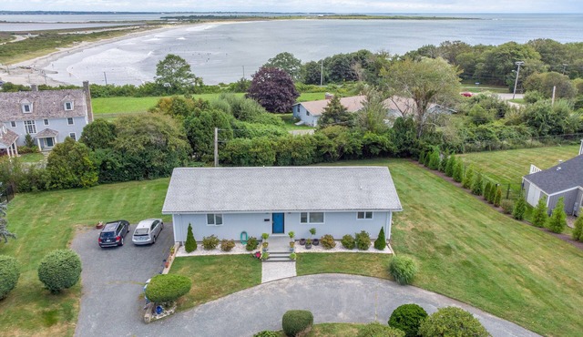Beach House Overlooking Sachuest Beach And Wildlife Refuge Next To St. Georges