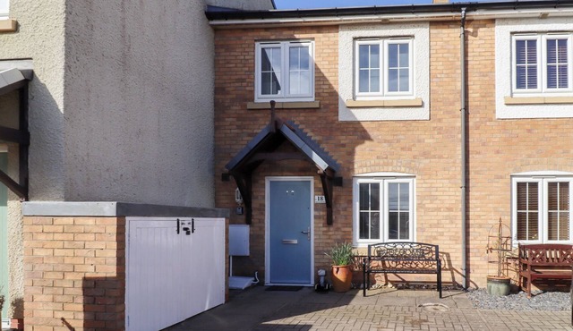 BEACH HOUSE, pet friendly, with a garden in Beadnell