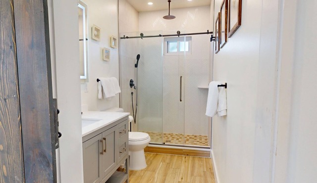 Beach House: POOL, Boardwalk, 1 Min to Beach