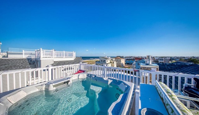 Beach House Retreats on LBI 8- Just Steps to Beach - Gourmet Kitchen & Rooftop HotTub
