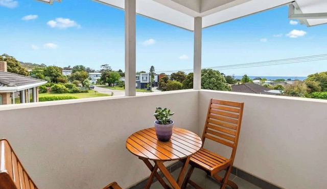 Beach House Retreat - Sea and Mountain Views