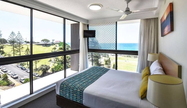 Beach House Seaside Resort - Short stroll to beach, cafes, shops and restaurants