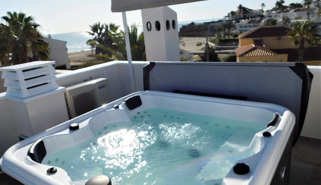 Beach House sleeps 6 with 3 Terraces, Jacuzzi Hot Tub, Full Air con , WIFI