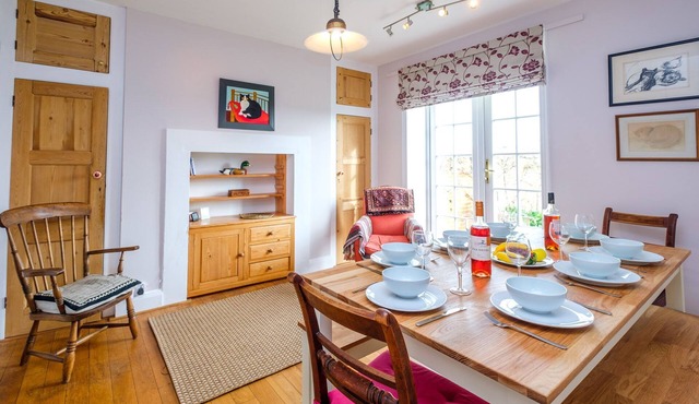 Beach House - sleeps 8 guests in 4 bedrooms