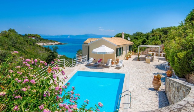 Beach House Sophia Paxos: Private Pool, Views, WiFi, Aircon