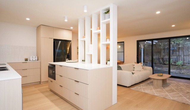 Beach House: Steps to Sand!