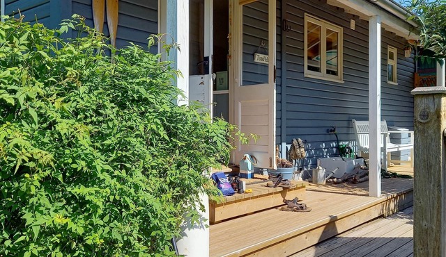 'Beach House' style cabin in secluded valley 1 mile from Bantham beach