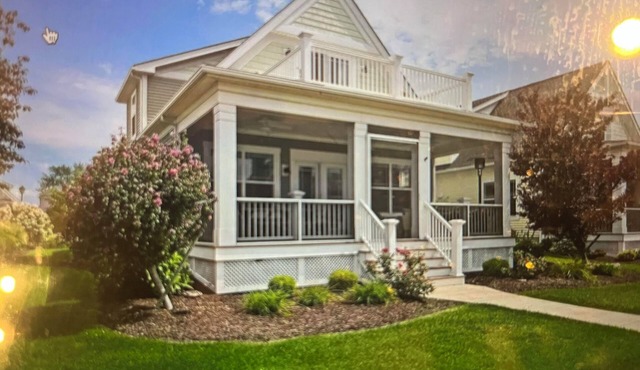 Beach house in BayPoint Marina amenities to a clubhouse, pools, beaches.