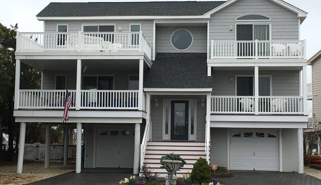 Beach House Just Bring Your Boat !