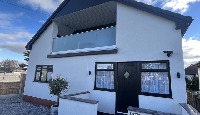 Beach House w/Balcony & Sea Views in North Wales