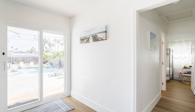 Beach House w/Private Pool & Spa mins to beach!