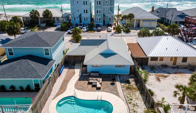 Beach house with private pool, fire pit, BBQ grill, beach access, and $300 of Free Activities Daily!