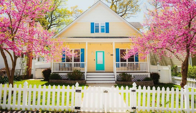 Beach House w/Yard, Beach Passes, Firepit, King Beds near Boardwalk, Restaurants