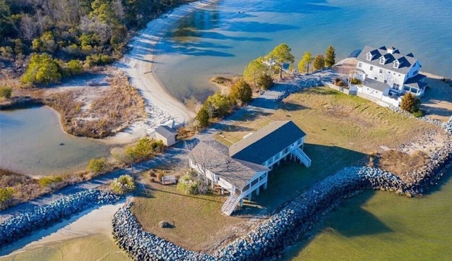Beach house with private beach, kayak and canoe