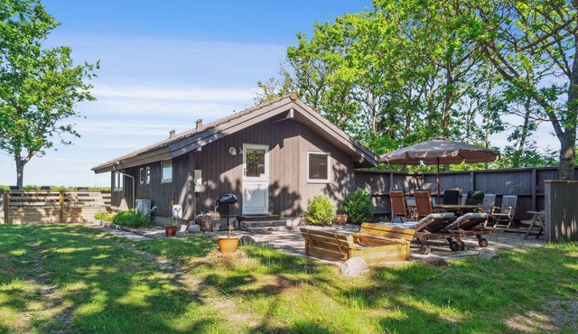 Beach house with sea view of the Great Belt