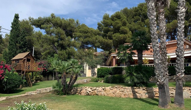 Beach House With Sea Views -Walk To Beach/45 Min. From BCN