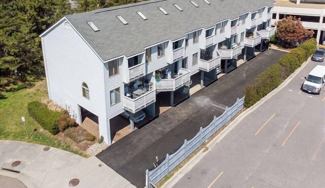 Beach is across the street - 3BR, 3.5 BA Contemporary Condo