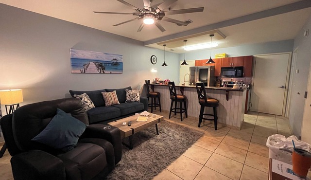 Beach just 7 miles. 1-bedroom condo. King Bed. 75" TV. Granite & Stainless Kit.