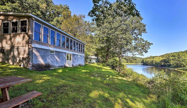 Beach Lake Cabin on Delaware River w/Sunroom!