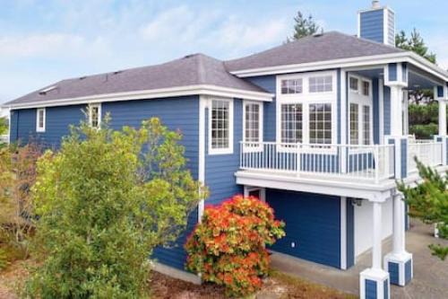 Beach Lake House Retreat with Wildlife Panorama