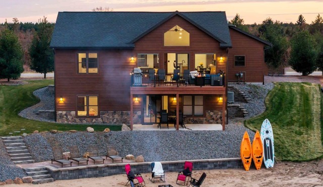 Beach Lake Oasis | Private Beach Kayaks Firepit Game Room